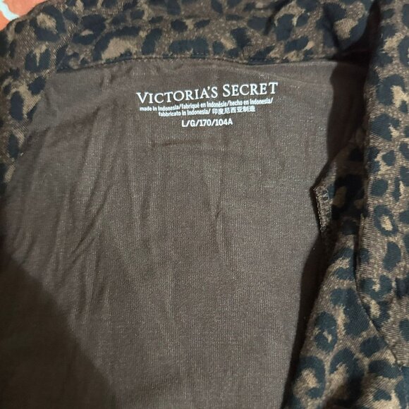 Victoria's secret  cheetah print button-up night grown - Picture 2 of 2